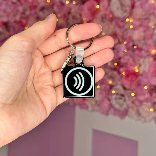 β« Black NFC Smart Keychain β Tap to Share | Free EU Shipping