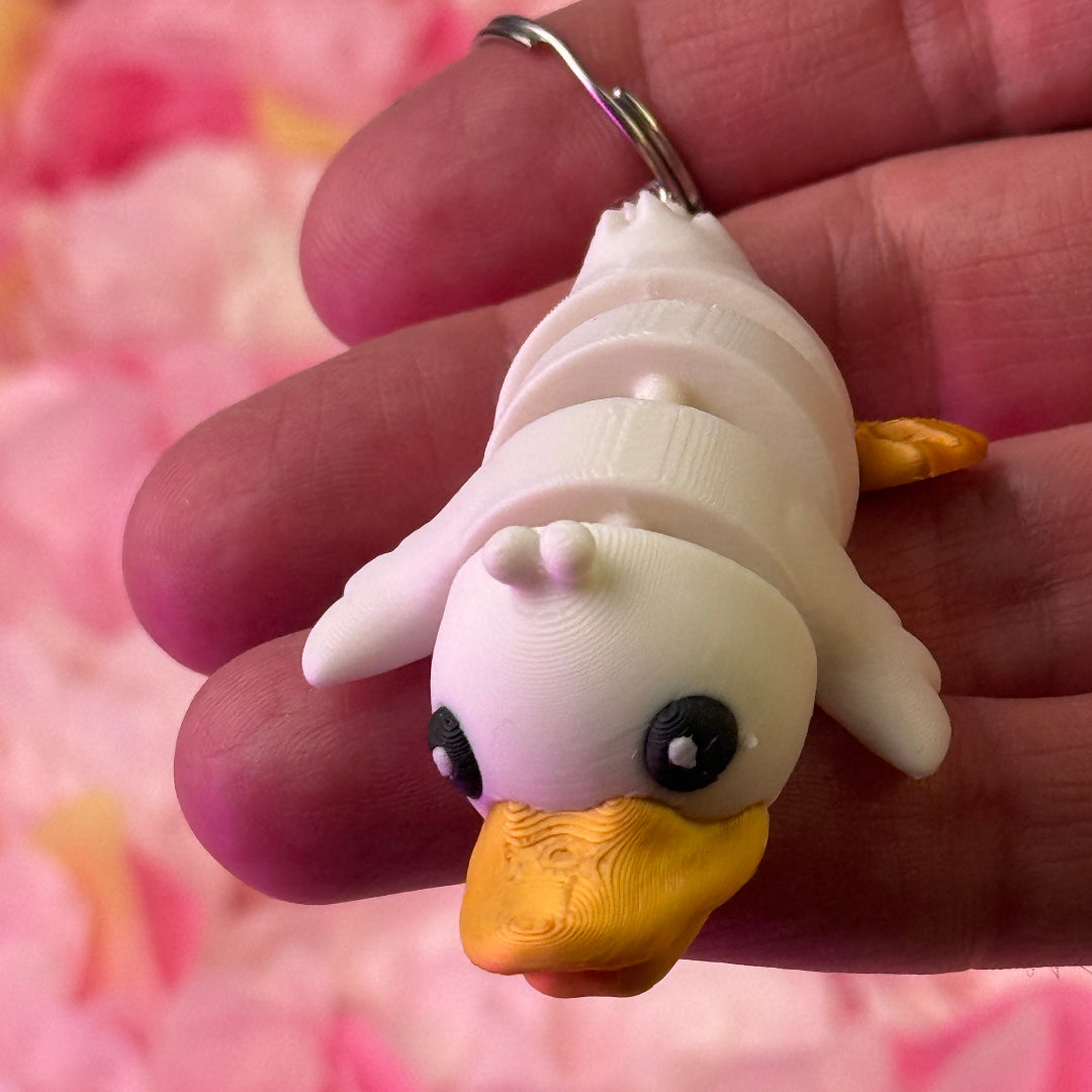 🐤 Articulated Duck Keychain – 3D Printed with PLA